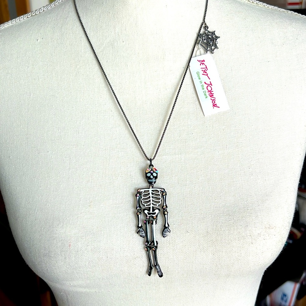 Betsey Johnson Skeleton Necklace NWT Glow In The Dark with Self Adjusting Slider - Picture 2 of 10